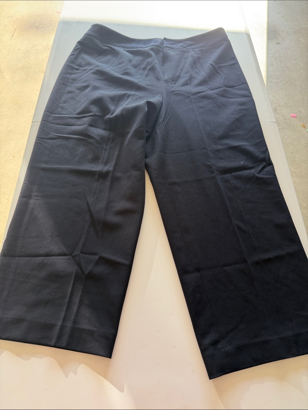 Woman’s Apt. 9 Navy Stretch Cropped Pants, Size 12